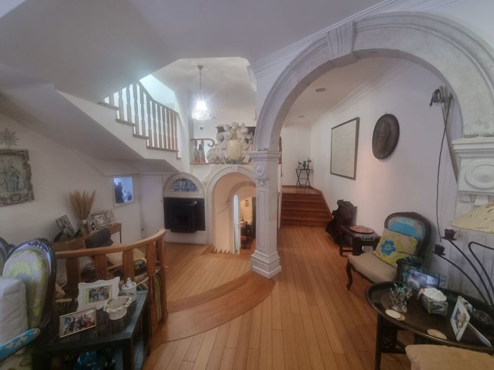 Image No.1-4 Bed Apartment for sale