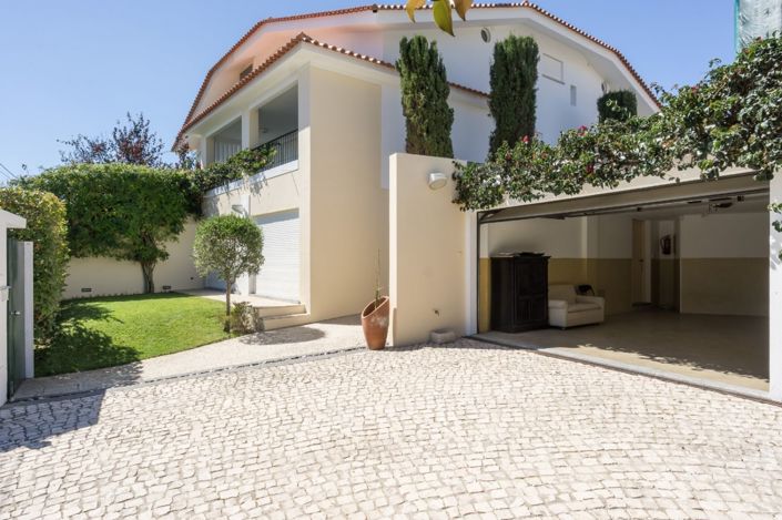 Image No.1-7 Bed House for sale