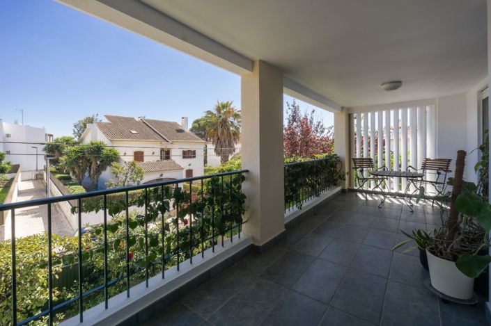 Image No.12-7 Bed House for sale