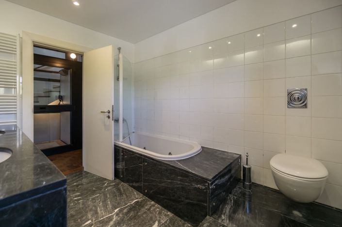 Image No.9-7 Bed House for sale