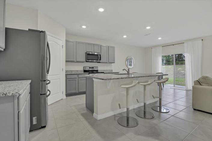 Image No.8-5 Bed House for sale