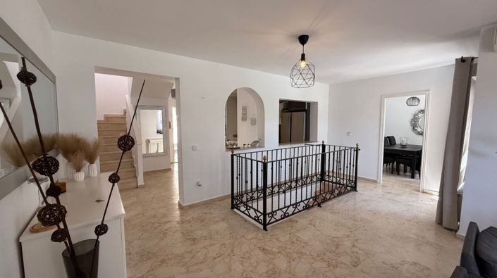 Image No.11-4 Bed Property for sale