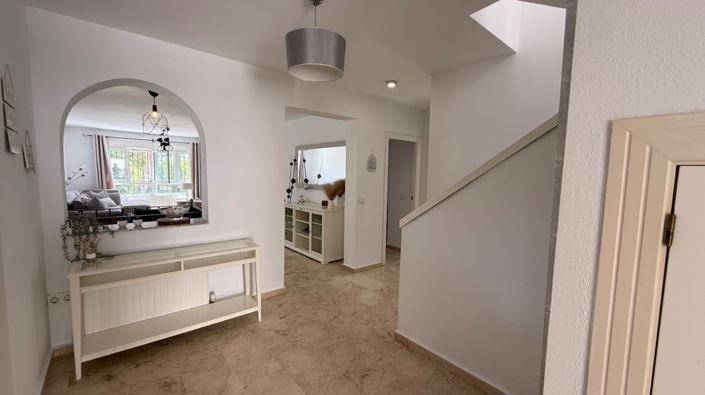 Image No.14-4 Bed Property for sale