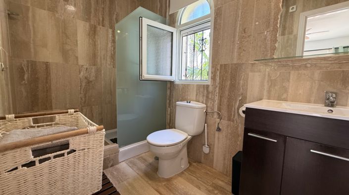 Image No.26-4 Bed Property for sale