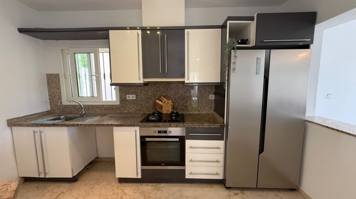 Image No.4-4 Bed Property for sale