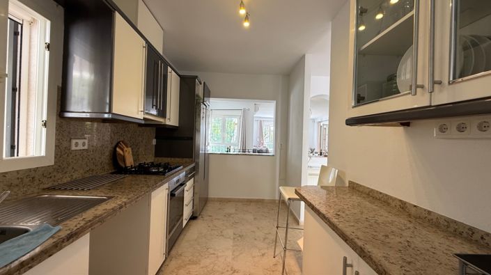 Image No.6-4 Bed Property for sale