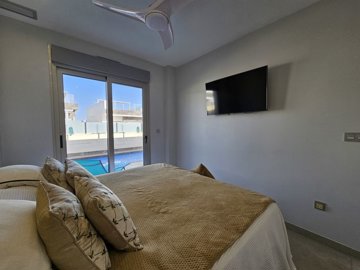 20241129120308xlarge