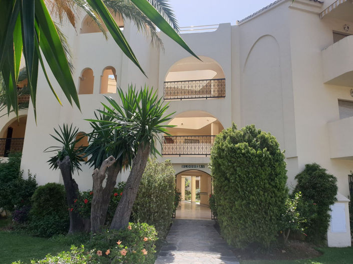 Image No.12-2 Bed Property for sale