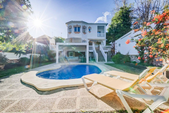 Image No.1-4 Bed Property for sale
