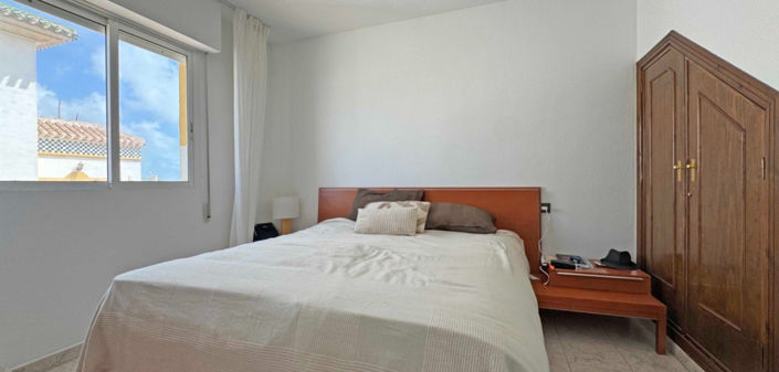 Image No.19-3 Bed Townhouse for sale