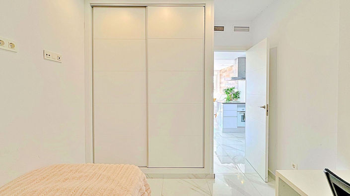 Image No.24-3 Bed Townhouse for sale