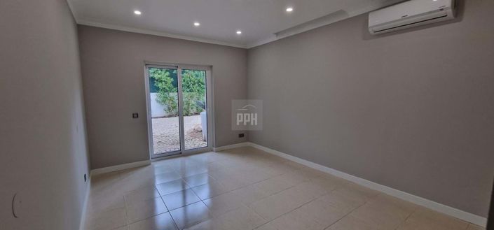 Image No.33-5 Bed Villa for sale