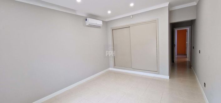 Image No.40-5 Bed Villa for sale