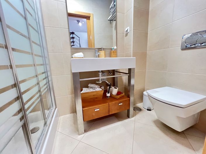 Image No.23-4 Bed Townhouse for sale