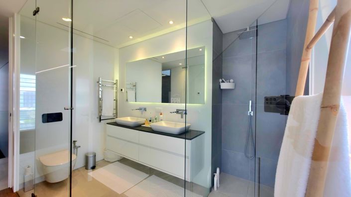 Image No.14-3 Bed Townhouse for sale