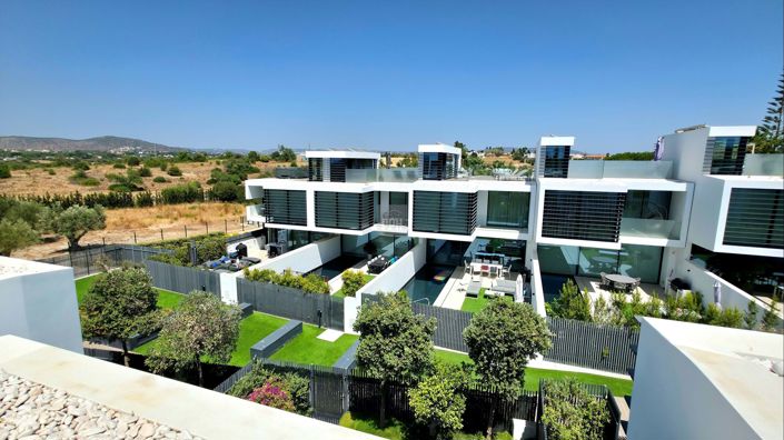 Image No.25-3 Bed Townhouse for sale