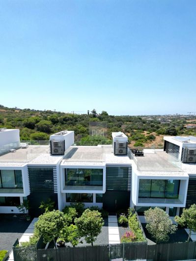 Image No.30-3 Bed Townhouse for sale