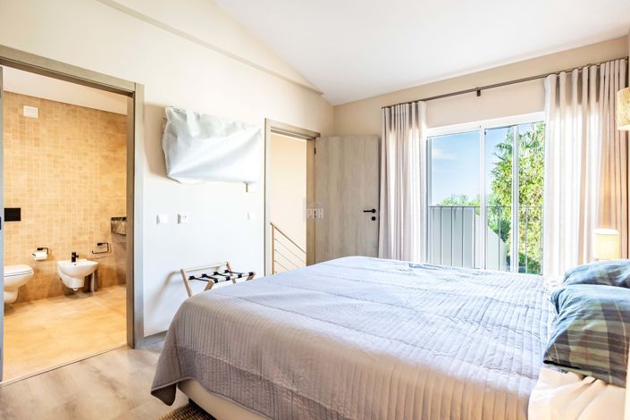 Image No.16-2 Bed Townhouse for sale