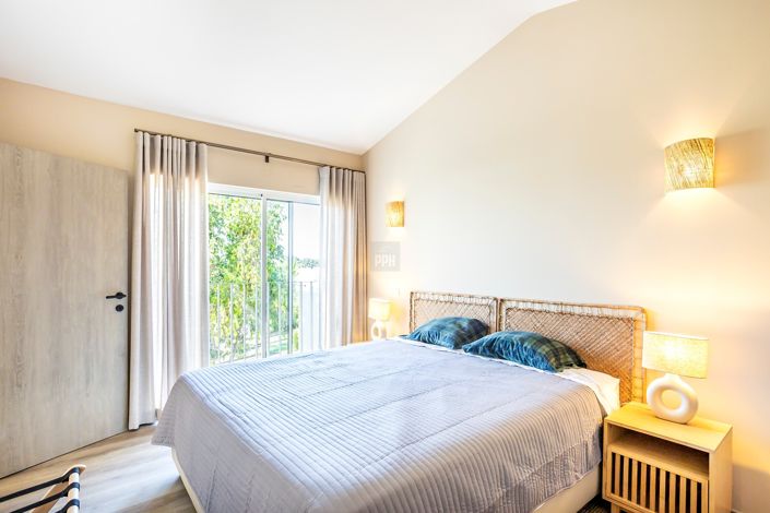 Image No.18-2 Bed Townhouse for sale