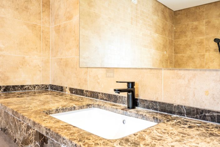 Image No.20-2 Bed Townhouse for sale