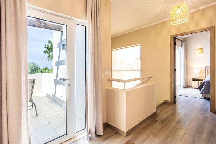 Image No.25-2 Bed Townhouse for sale