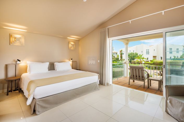 Image No.10-2 Bed Property for sale