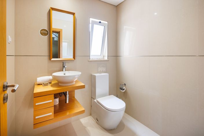 Image No.10-3 Bed Property for sale