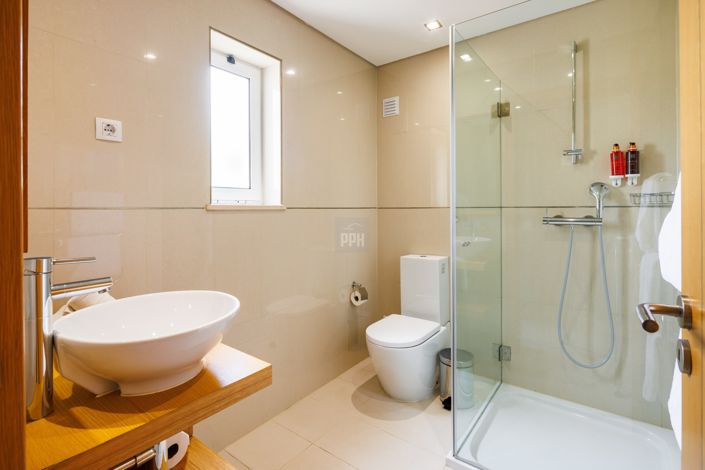 Image No.14-3 Bed Property for sale