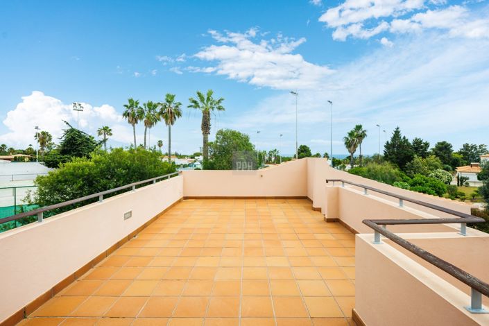 Image No.19-3 Bed Property for sale