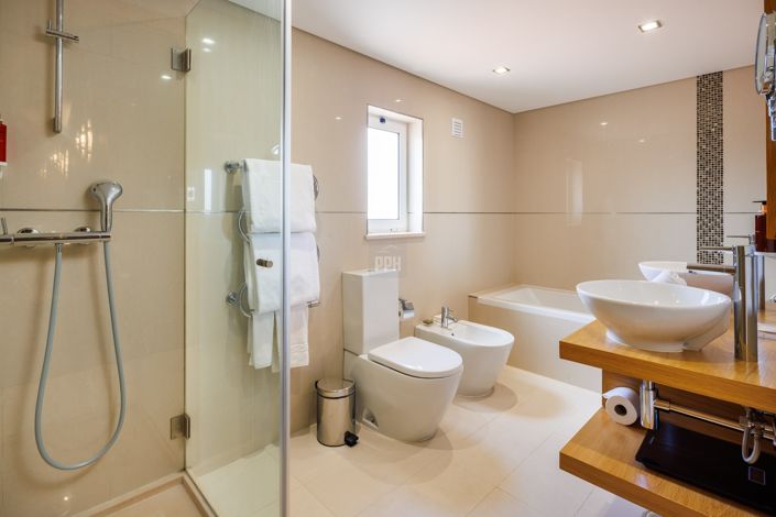 Image No.20-3 Bed Property for sale