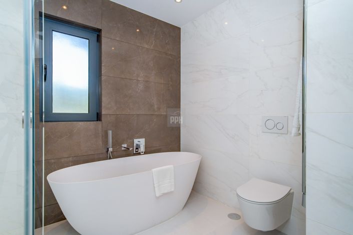 Image No.26-5 Bed Villa for sale