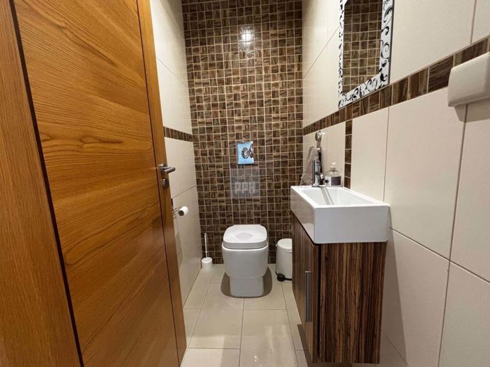 Image No.25-3 Bed Townhouse for sale