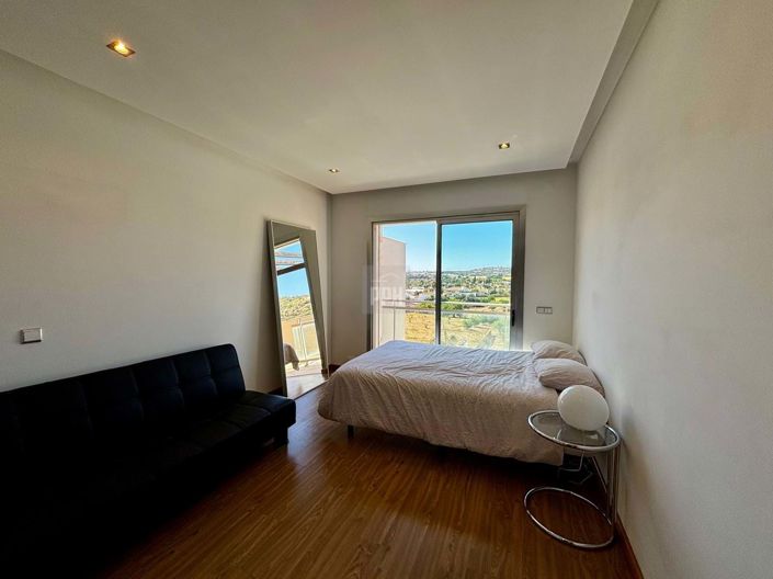 Image No.26-3 Bed Townhouse for sale