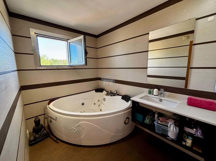 Image No.30-3 Bed Townhouse for sale