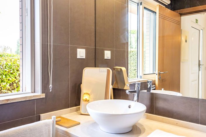 Image No.24-3 Bed Townhouse for sale