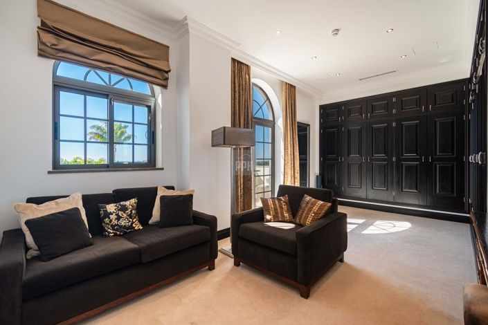 Image No.18-6 Bed Villa for sale