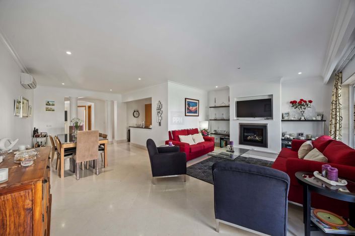 Image No.11-4 Bed Townhouse for sale