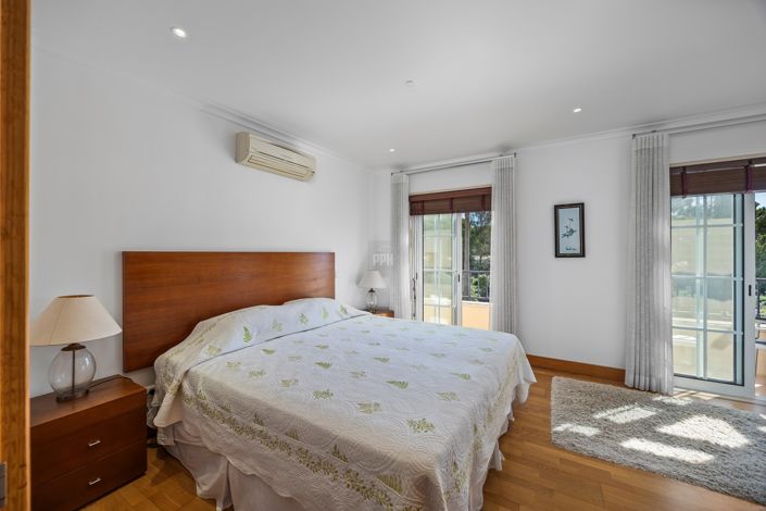 Image No.21-4 Bed Townhouse for sale