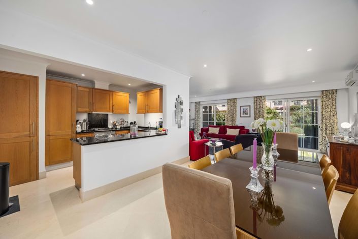 Image No.9-4 Bed Townhouse for sale