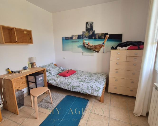 Image No.10-8 Bed Property for sale