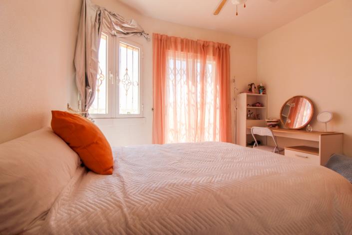 Image No.16-2 Bed Townhouse for sale