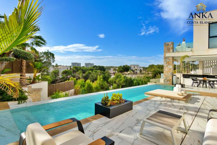 Image No.9-4 Bed Villa for sale