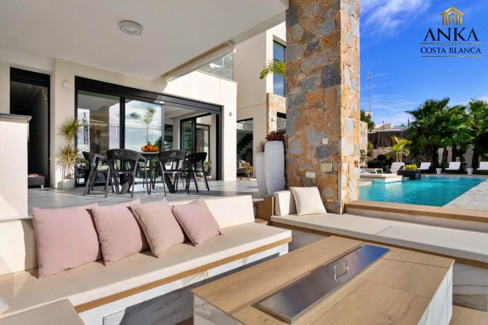 Image No.15-4 Bed Villa for sale