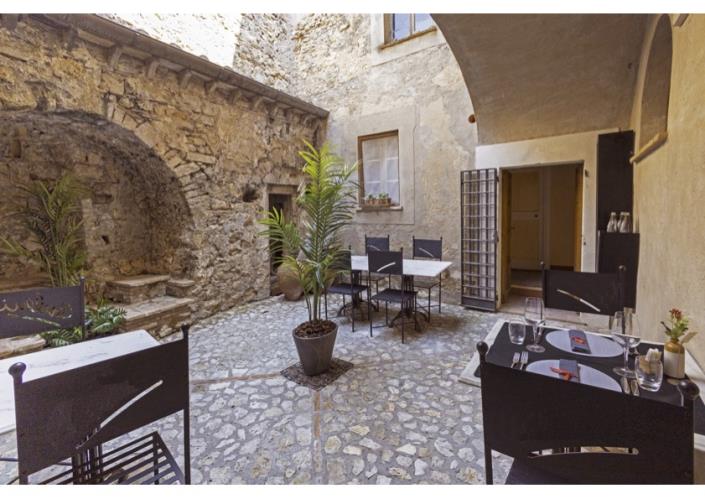 Image No.8-7 Bed Property for sale