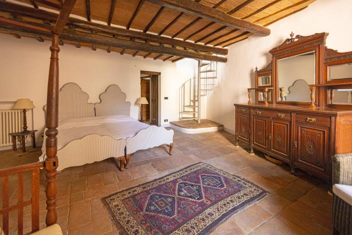 Image No.19-7 Bed Property for sale