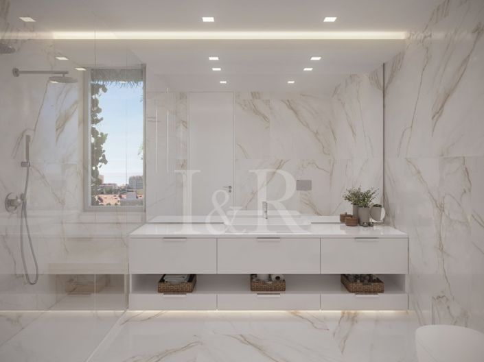 Image No.4-4 Bed Apartment for sale