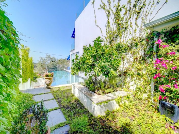 Image No.1-4 Bed House for sale