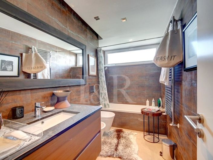 Image No.18-4 Bed House for sale