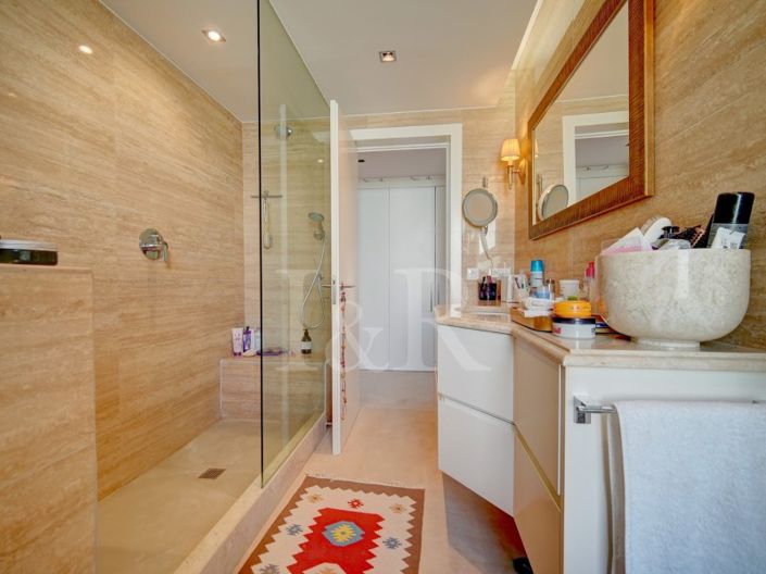 Image No.26-4 Bed House for sale