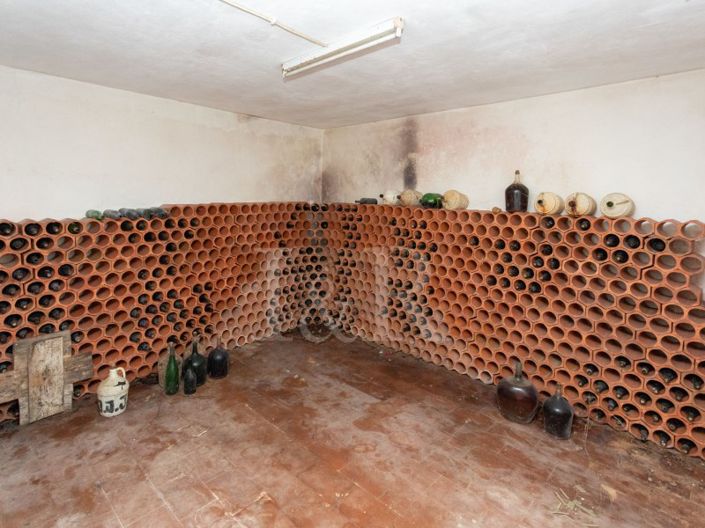 Image No.33-7 Bed Farmhouse for sale